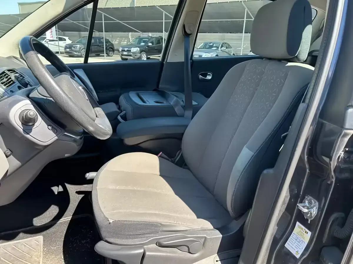 Usata Renault Scenic E-Tech Dynamique 110 CV (80 kW) 2009 Grigio Monovolume
