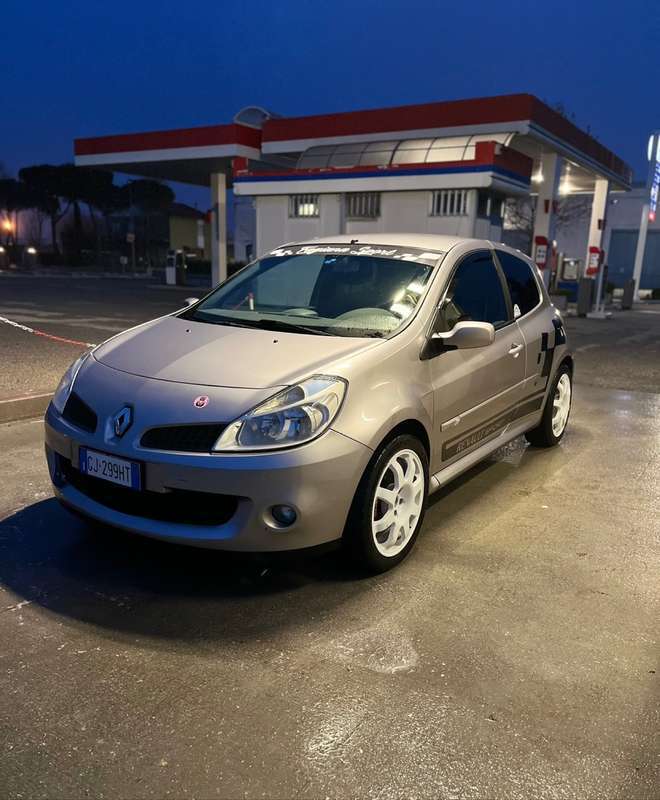 Usato 2006 Renault Clio R.S. 2.0 Benzin 197 CV (14.000 €)