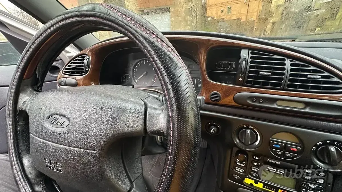 Usata Ford Mondeo Ghia 132 CV (97 kW) 1998 Grigio Berlina