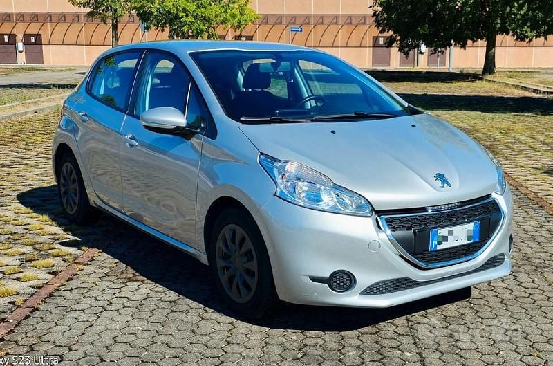 Usata Peugeot 208 Access 68 CV (50 kW) 2014 Grigio Utilitaria