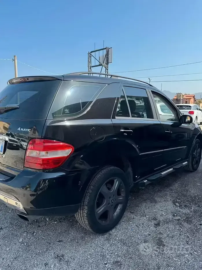 Usata Mercedes ML320 224 CV (164 kW) 2006 Nero SUV
