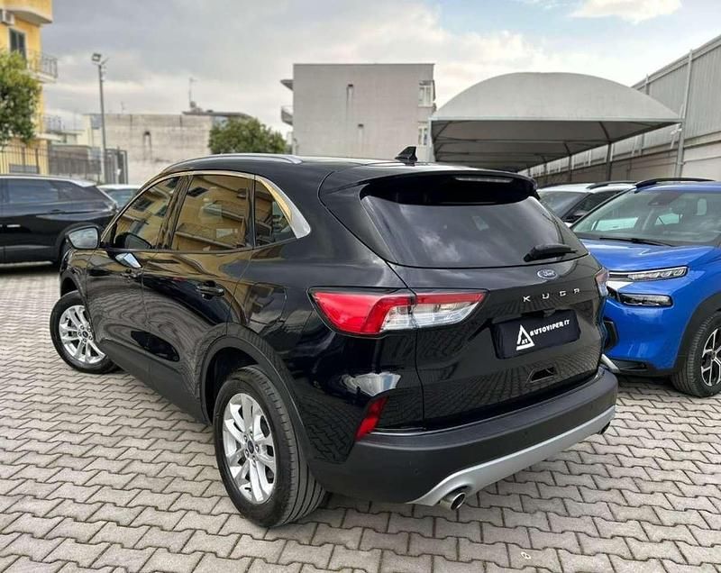 Usata Ford Kuga Titanium 120 CV (88 kW) 2021 Nero SUV