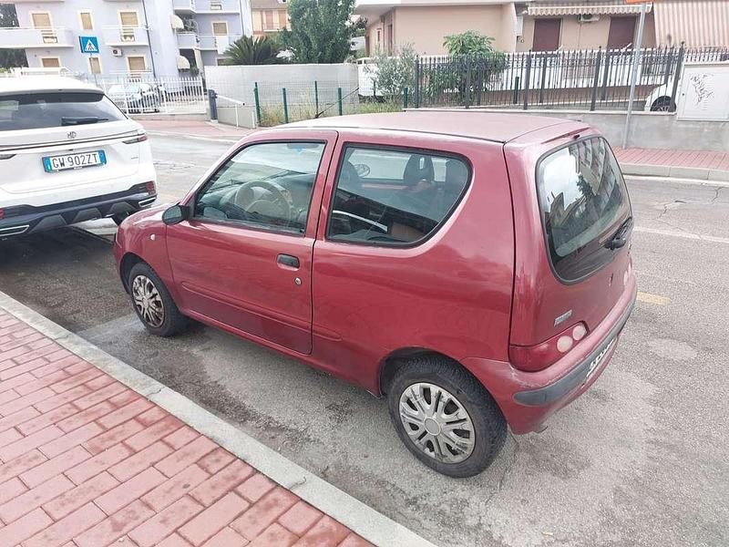Usata Fiat 600 54 CV (39 kW) 2005 Rosso Utilitaria