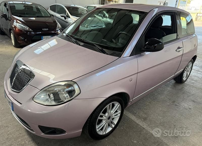 Usata Lancia Ypsilon 69 CV (50 kW) 2011 Viola Utilitaria