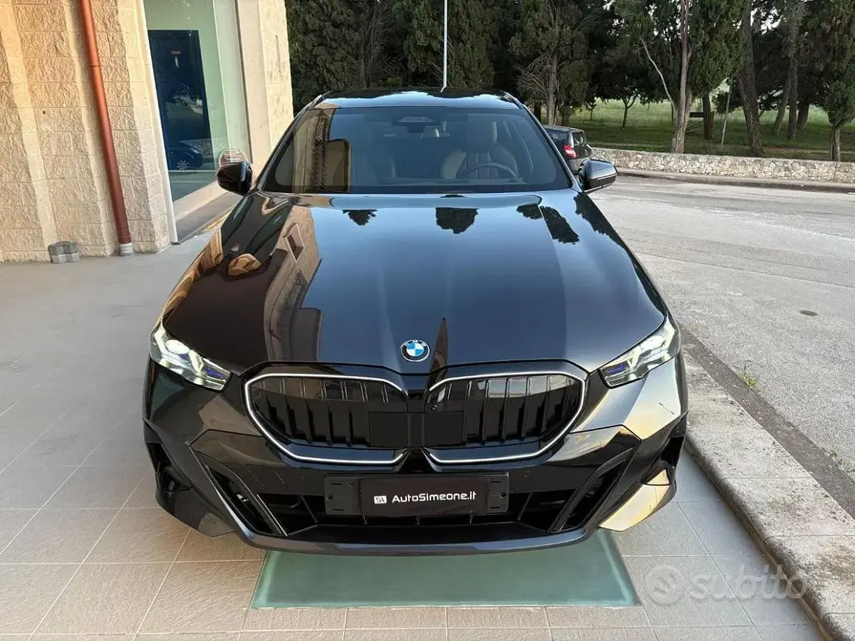 Usata BMW 540 M Sport 303 CV (222 kW) 2025 Grigio Station wagon