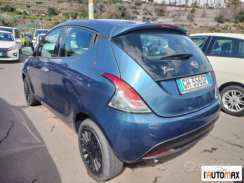 Usata Lancia Ypsilon Silver 70 CV (51 kW) 2022 Blu Utilitaria