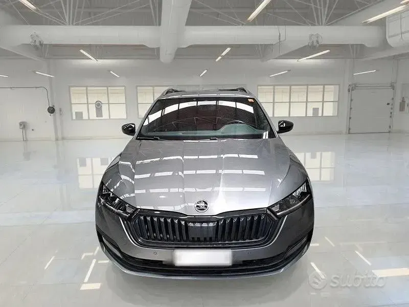 Usata Skoda Octavia Executive 150 CV (110 kW) 2021 Grigio Station wagon