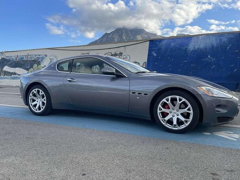 Grigio Usata 2012 Maserati Granturismo Coupé | 48.900 € (Super prezzo) - Immagine 1/4