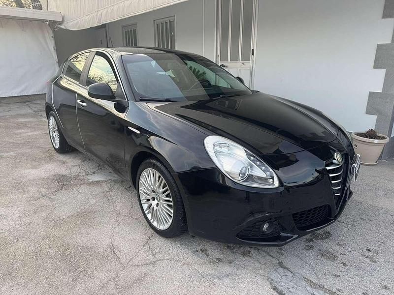 Nero Usata 2013 Alfa Romeo Giulietta Exclusive Tre volumi | 3900 € (Ottimo prezzo) - Immagine 1/4
