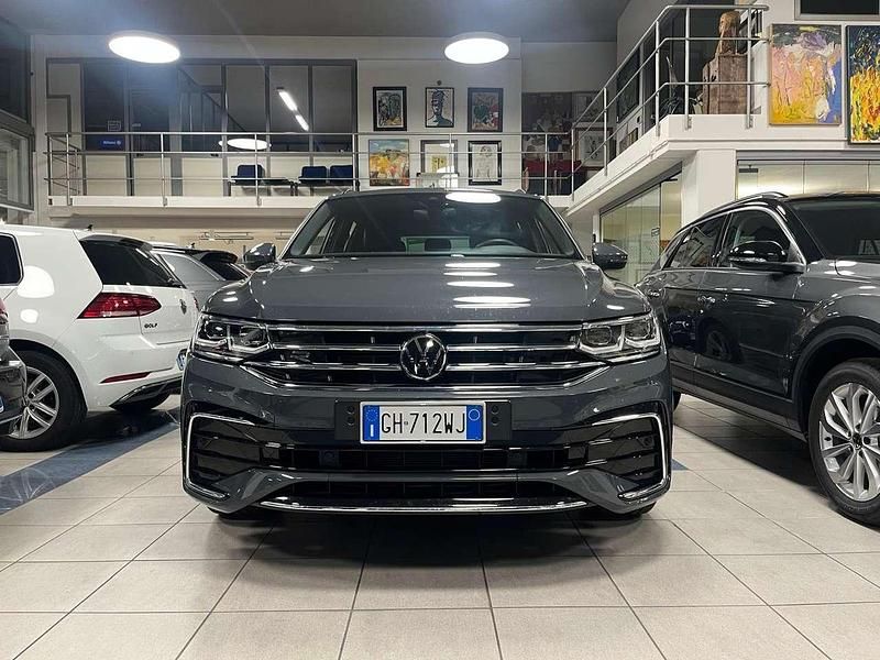 Usata VW Tiguan R-line 190 CV (139 kW) 2022 Grigio SUV
