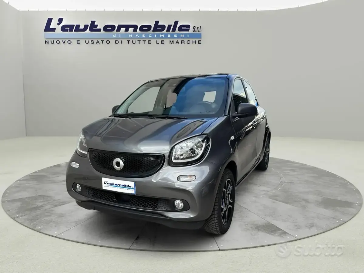 Usado Smart ForFour Passion 71 CV (52 kW) 2019 Gris Utilitario