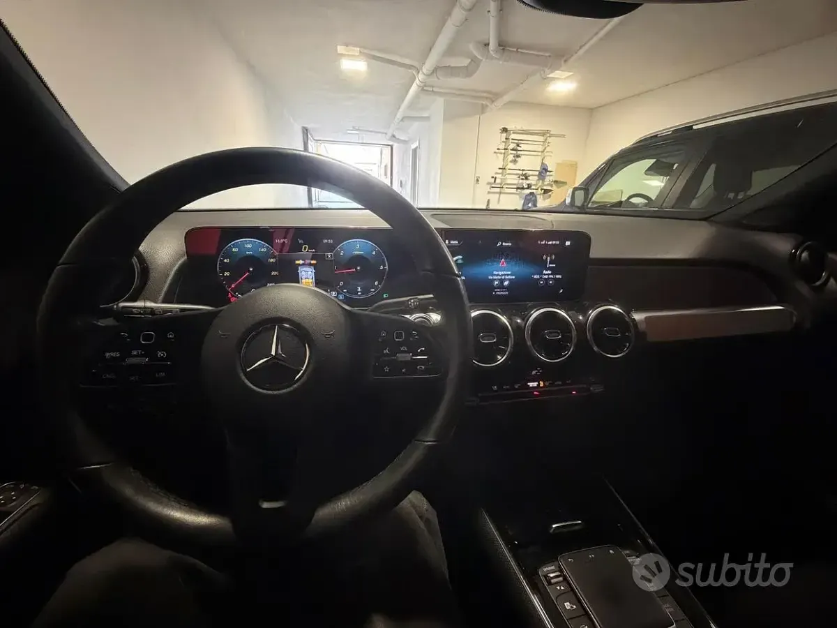 Usata Mercedes GLB180 136 CV (100 kW) 2023 Grigio SUV