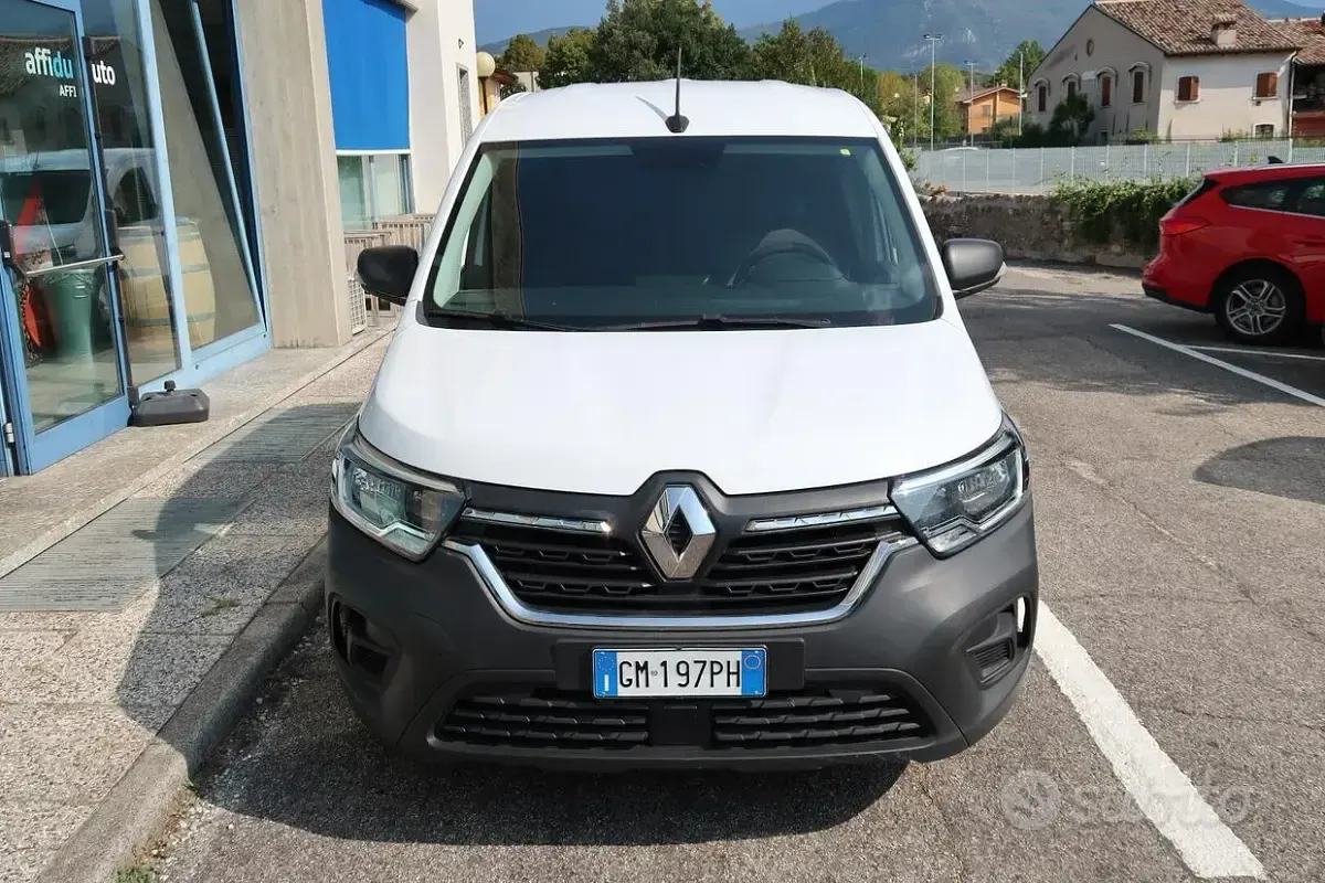 Usata Renault Kangoo 116 CV (85 kW) 2023 Bianco Monovolume