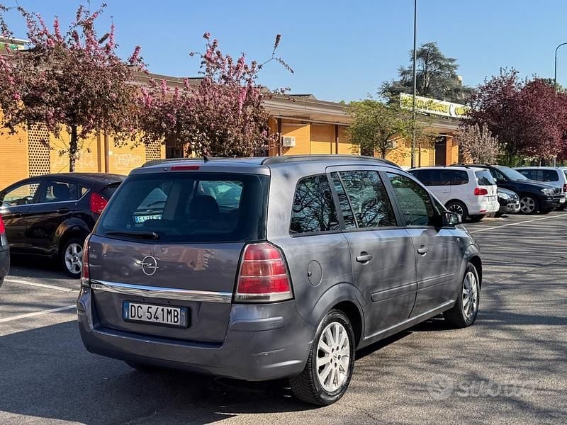 Usata Opel Zafira Club 140 CV (102 kW) 2006 Grigio Monovolume
