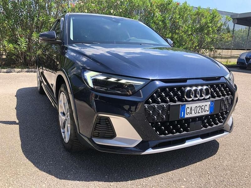 Blu/azzurro Usata 2019 Audi A1 Ambiente Tre volumi | 22.000 € (Buon prezzo) - Immagine 1/4