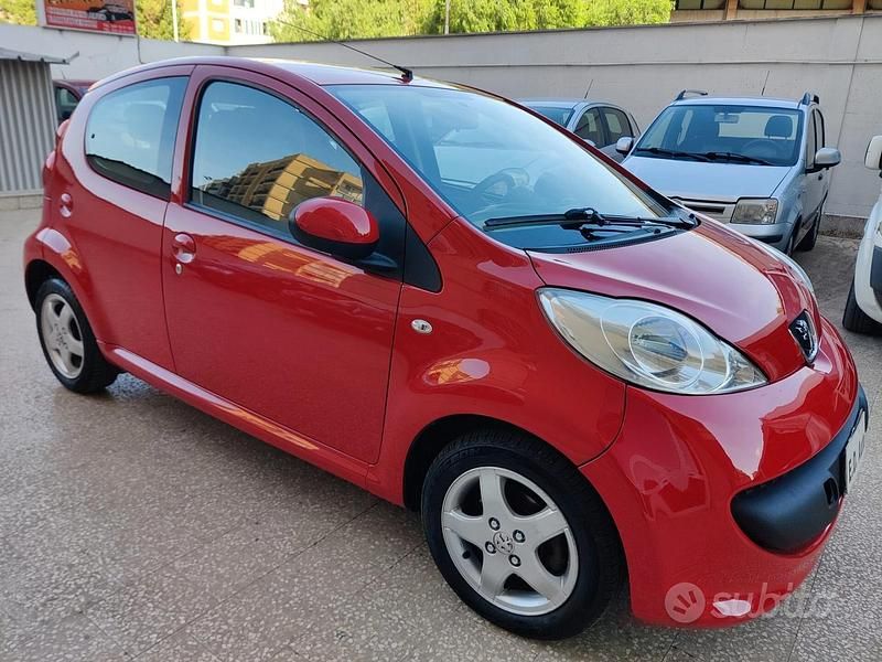 Usata Peugeot 107 68 CV (50 kW) 2008 Rosso Utilitaria