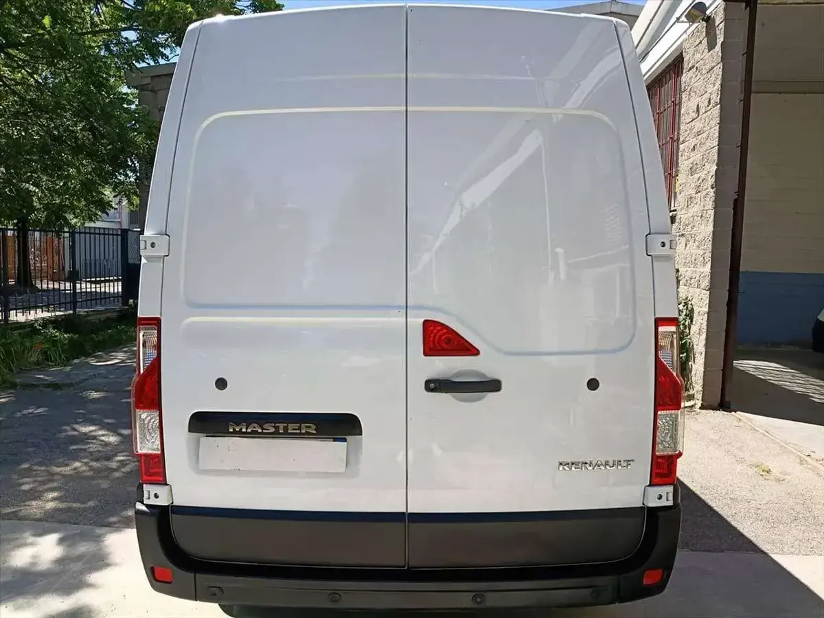 Usata Renault Master 136 CV (100 kW) 2023 Bianco Monovolume