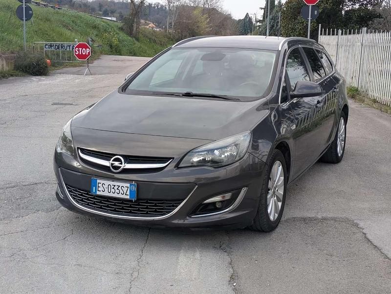 Usata Opel Astra Cosmo 110 CV (80 kW) 2013 Grigio Station wagon