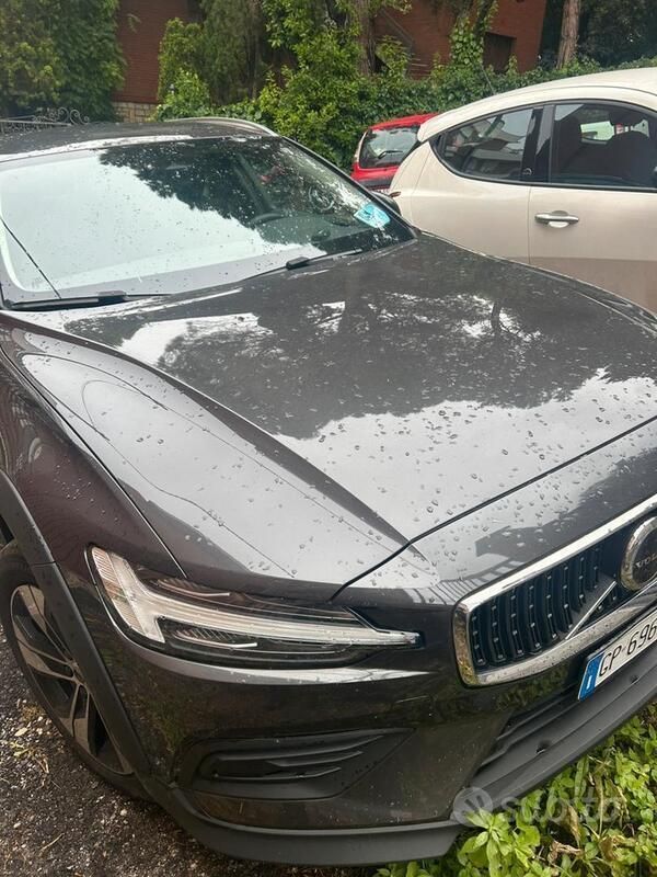 Usata 2023 Volvo V60 CC Core Station wagon | 38.500 € (Buon prezzo) - Immagine 1/4