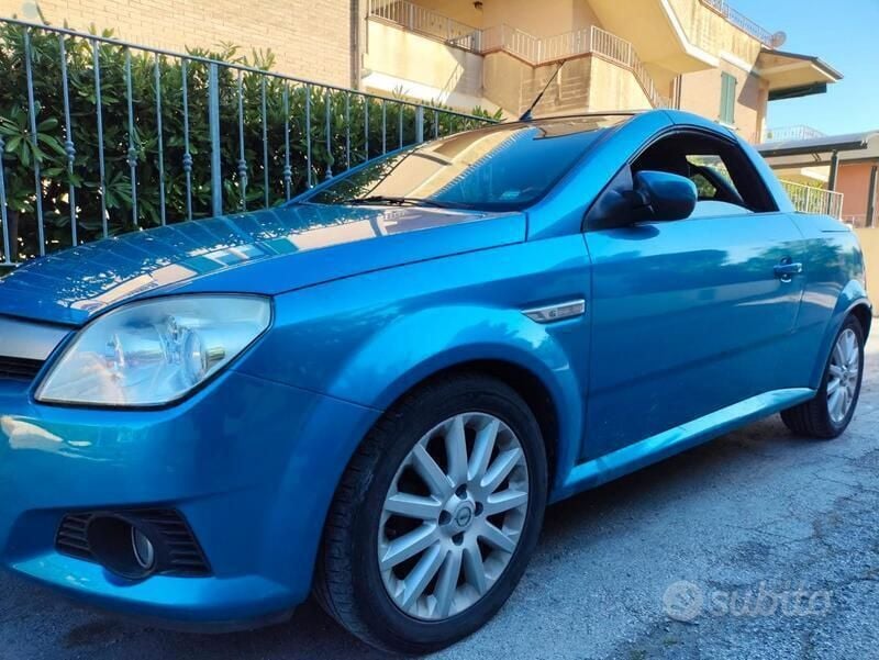 Usata Opel Tigra 69 CV (50 kW) 2005 Cabrio