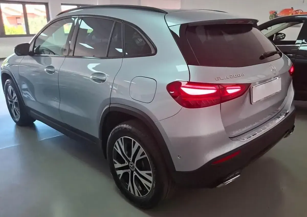 Nuova Mercedes GLA200 AMG line 150 CV (110 kW) 2026 Argento SUV