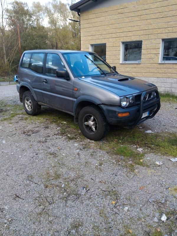 Nero Usata 2000 Nissan Terrano SUV | 4300 € (Ottimo prezzo) - Immagine 1/2