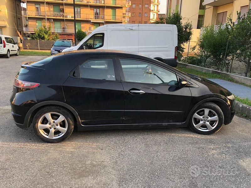 Usata Honda Civic 100 CV (73 kW) 2011 Nero Berlina