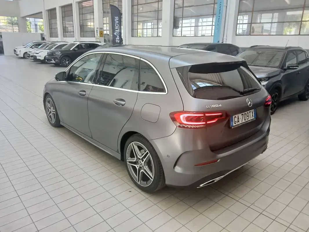 Usata Mercedes B180 Premium 116 CV (85 kW) 2020 Grigio Utilitaria