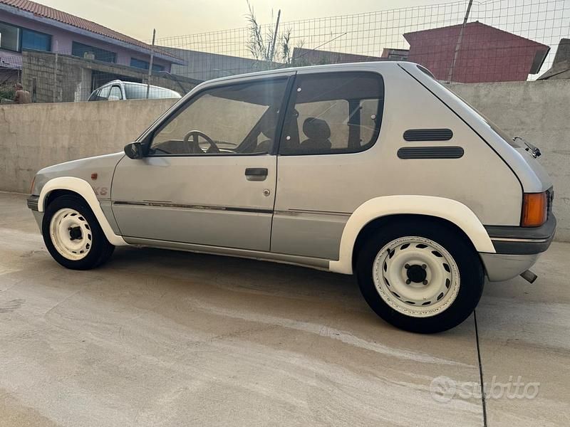 Usata Peugeot 205 83 CV (61 kW) 1989 Grigio Berlina