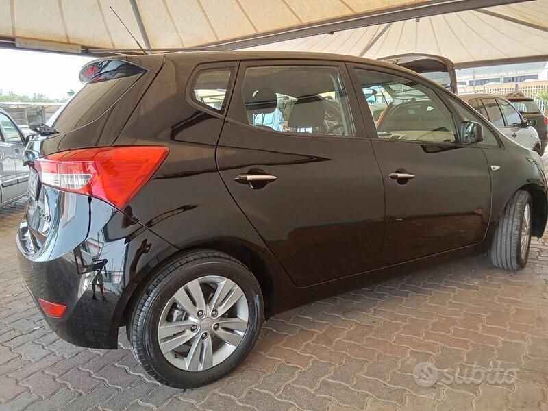 Usata Hyundai ix20 Comfort 77 CV (56 kW) 2012 Nero Utilitaria