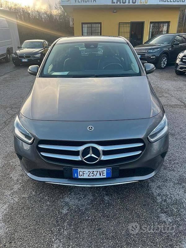 Usata Mercedes B180 115 CV (84 kW) 2021 Grigio Monovolume