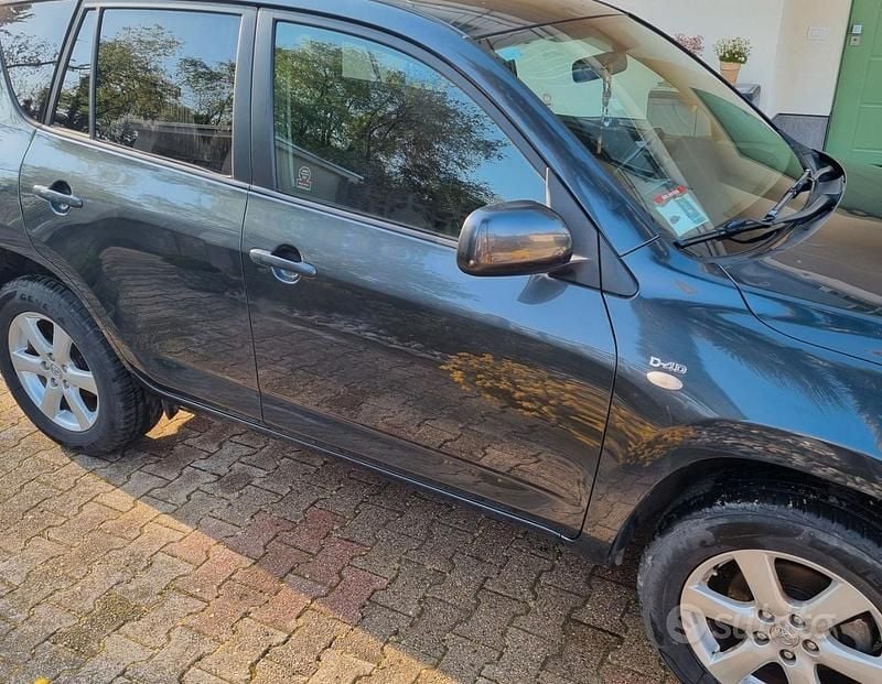 Usata Toyota RAV4 Sol 150 CV (110 kW) 2009 Grigio SUV