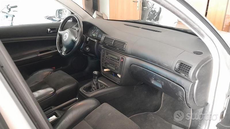 Usata VW Passat 115 CV (84 kW) 2000 Grigio Station wagon