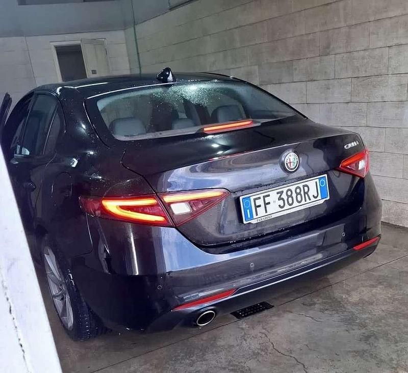 Usata Alfa Romeo Giulia 150 CV (110 kW) 2017 Nero Berlina