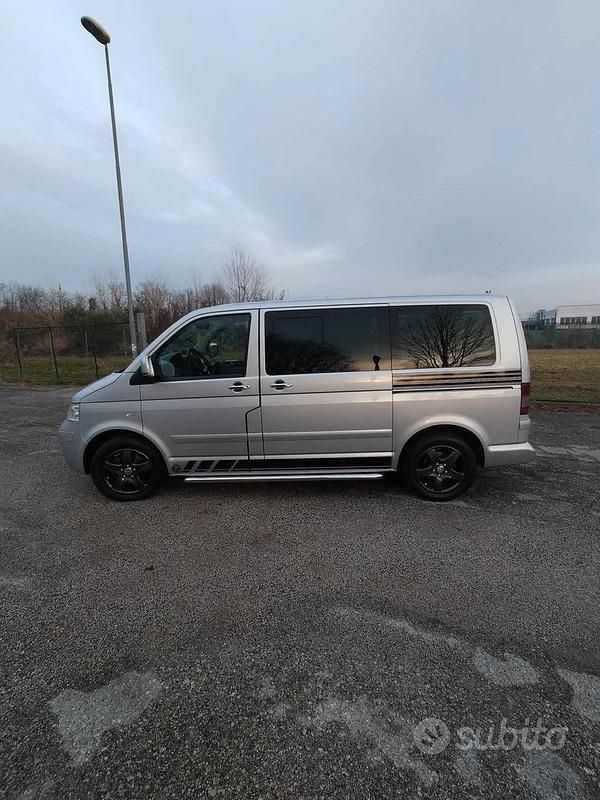 Usata VW Multivan 174 CV (127 kW) 2005 Grigio Furgone