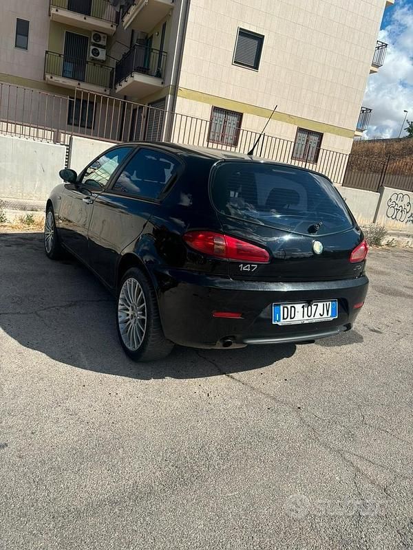 Usata Alfa Romeo 147 116 CV (85 kW) 2006 Nero Utilitaria
