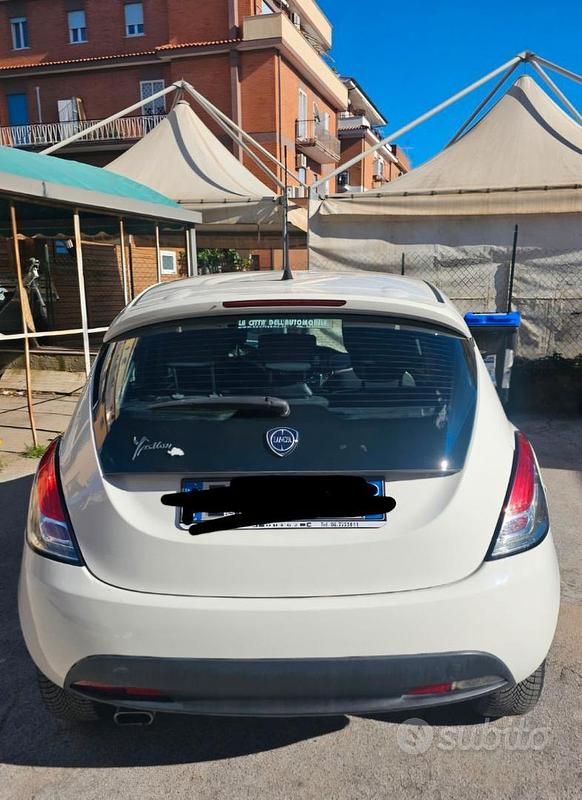 Usata Lancia Ypsilon 69 CV (50 kW) 2015 Utilitaria