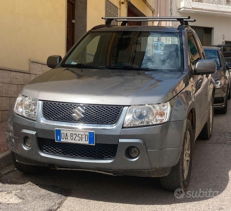 Grigio Usata 2006 Suzuki Vitara SUV | 9000 € (Molto cara) - Immagine 1/3
