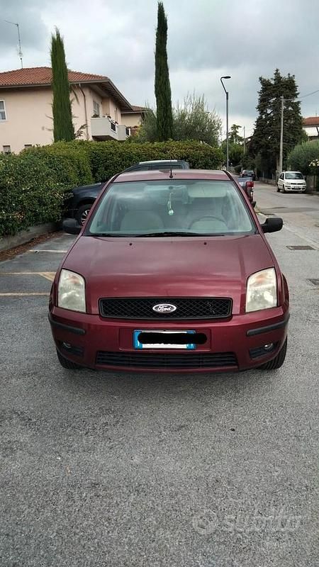 Usata Ford Fusion 68 CV (50 kW) 2004 Utilitaria
