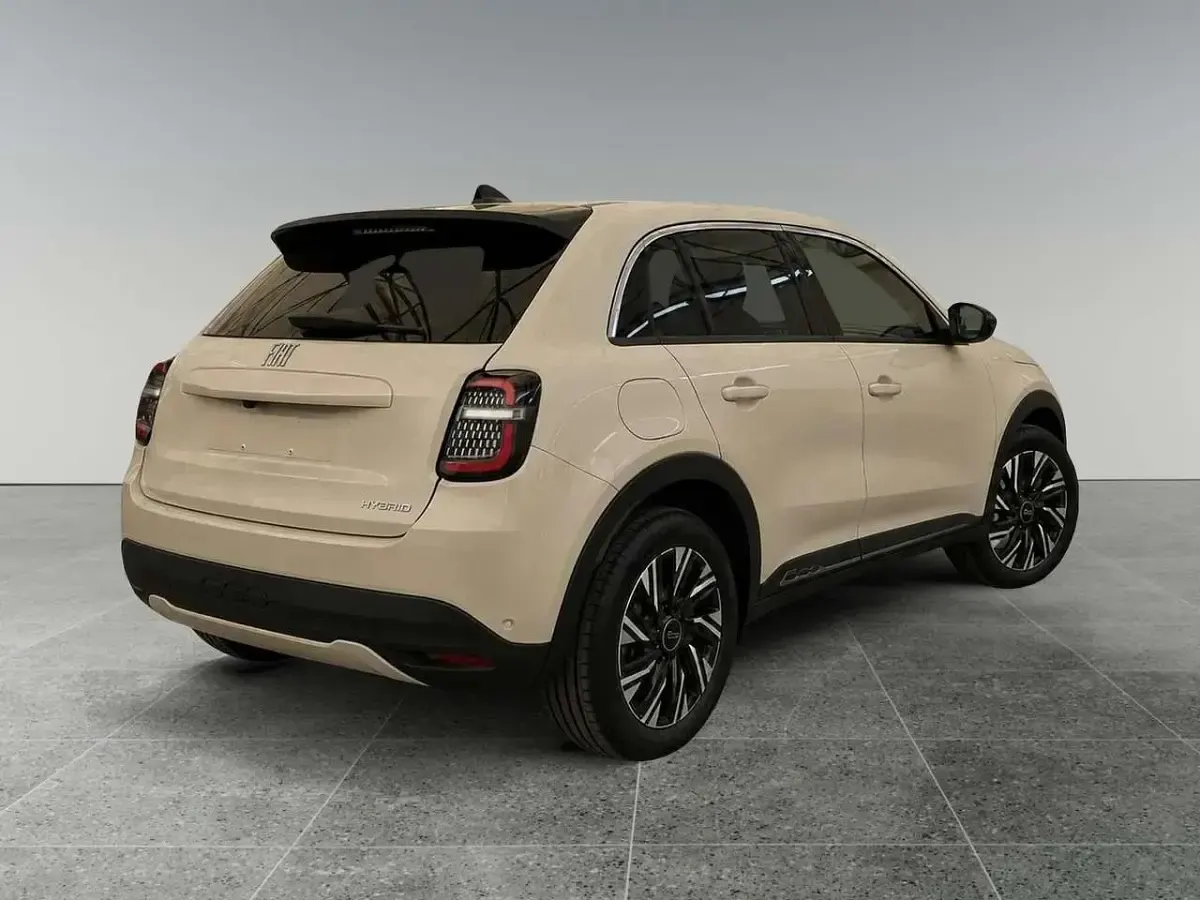 Nuova Fiat 600 La Prima 110 CV (80 kW) 2026 Beige SUV