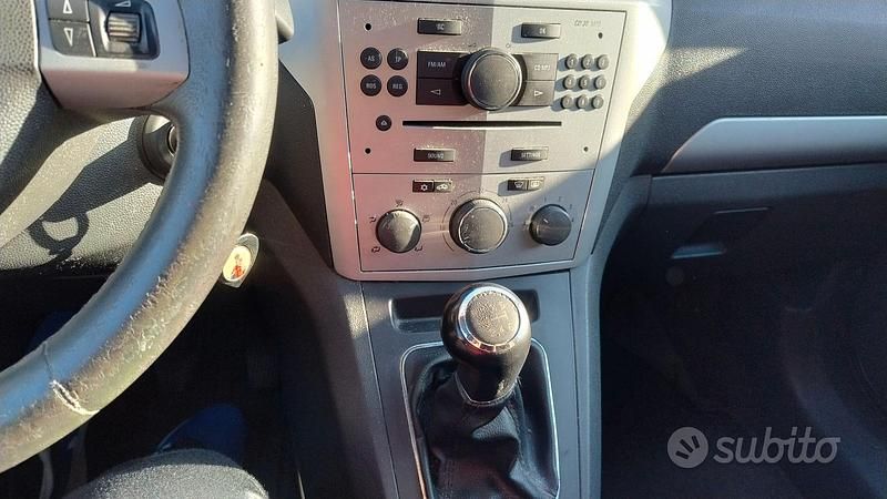 Usata Opel Zafira 2009 Grigio Monovolume