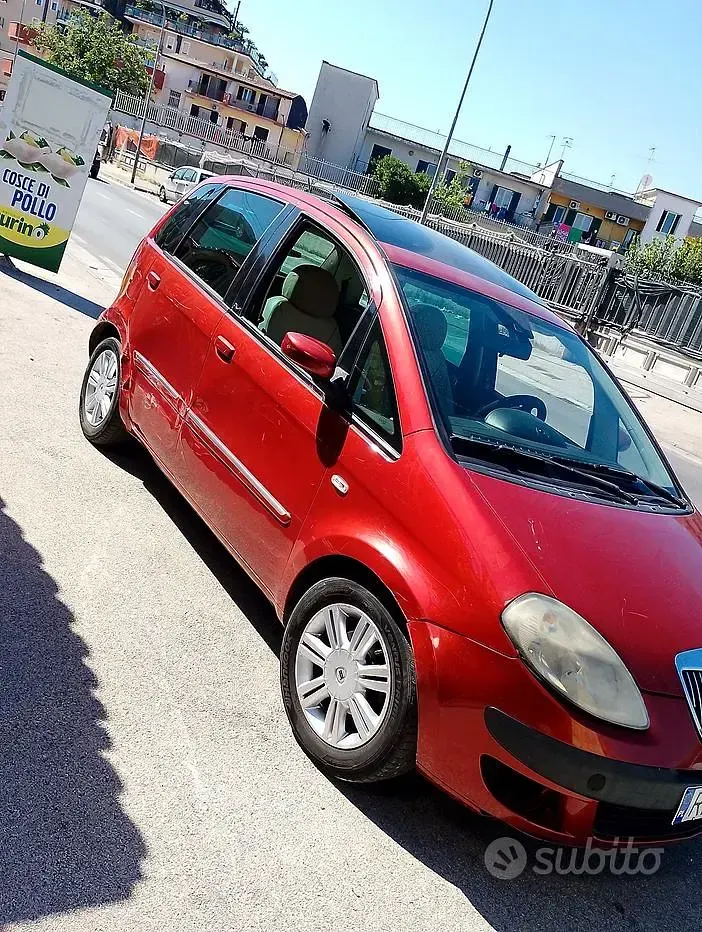 Usata Lancia Musa 90 CV (66 kW) 2007 Rosso Monovolume