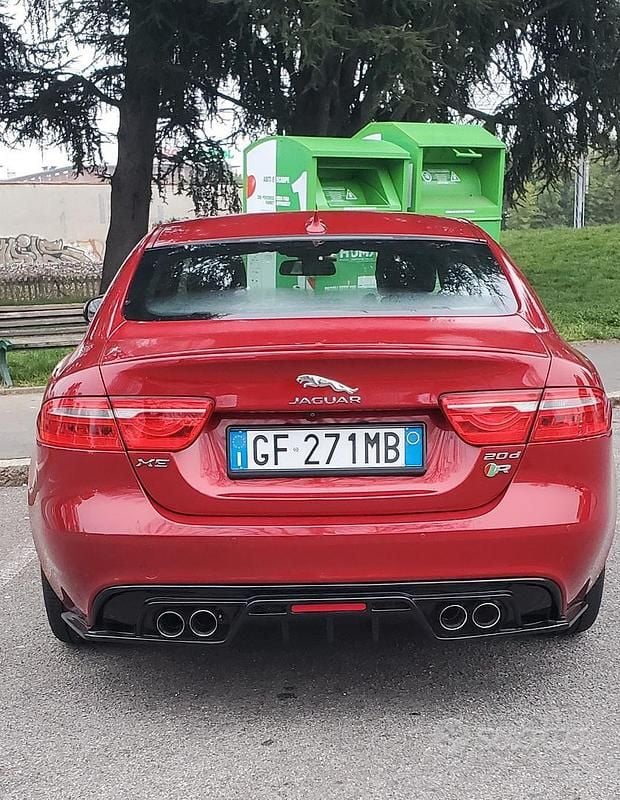 Usata Jaguar XE R-Sport 180 CV (132 kW) 2015 Rosso Berlina