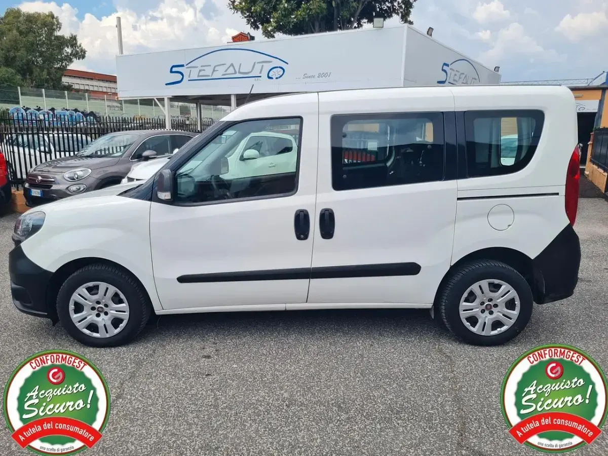 Usata Fiat Doblò 95 CV (69 kW) 2021 Bianco Monovolume