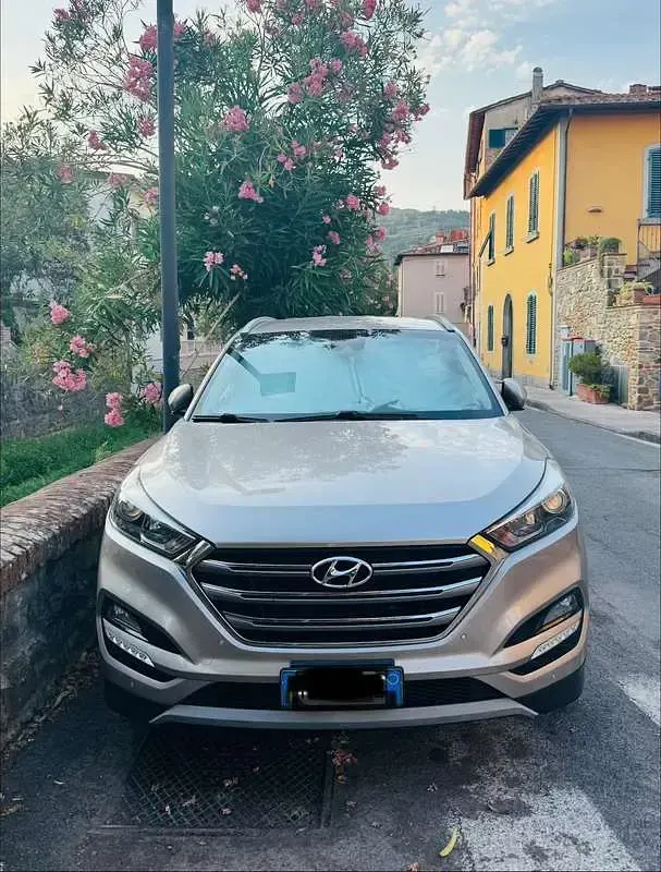 Usata Hyundai Tucson Xpossible 141 CV (103 kW) 2016 Beige SUV