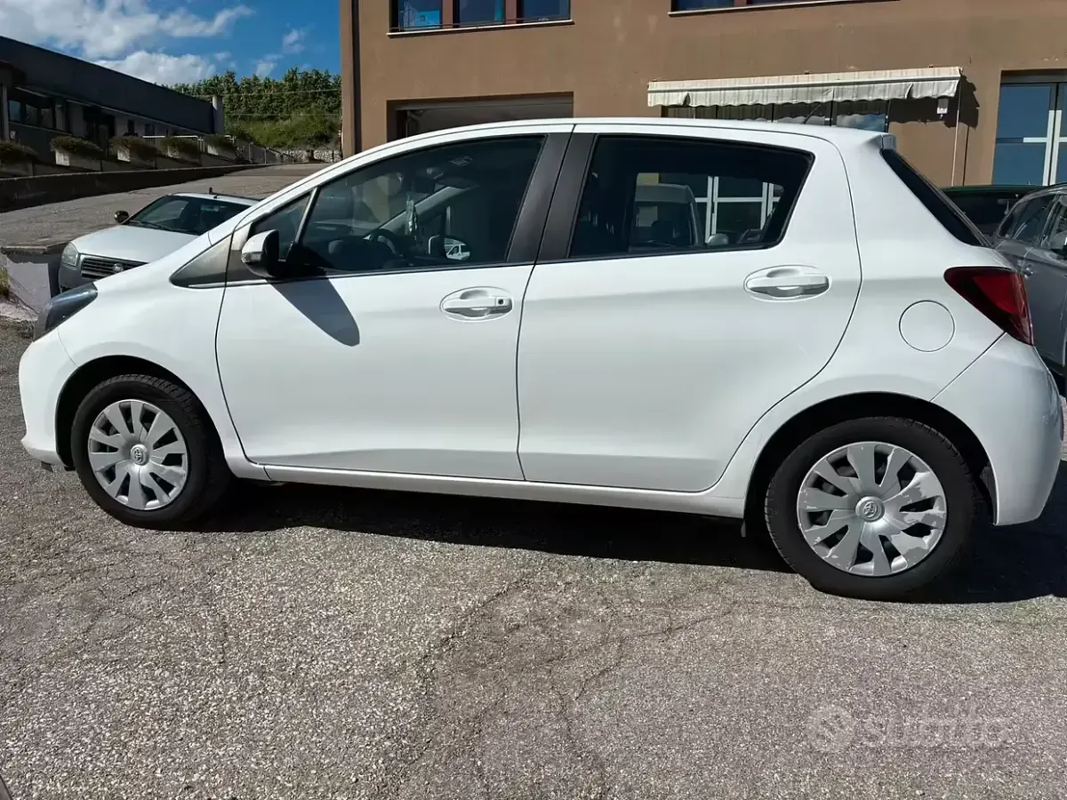 Usata Toyota Yaris 69 CV (50 kW) 2016 Bianco Utilitaria