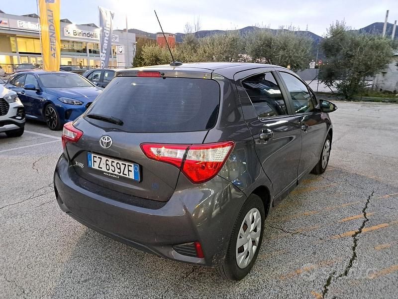 Usata Toyota Yaris 65 CV (47 kW) 2020 Grigio Utilitaria