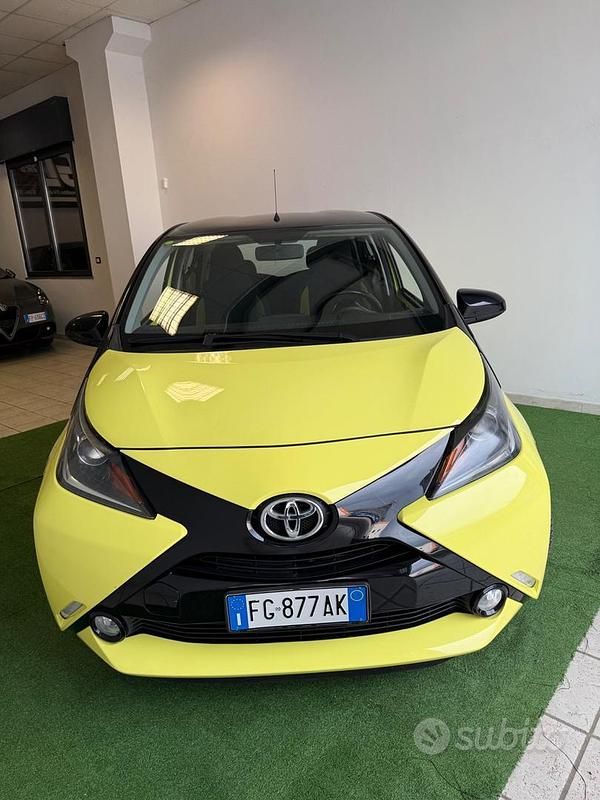Usata Toyota Aygo X-play 69 CV (50 kW) 2017 Giallo Utilitaria