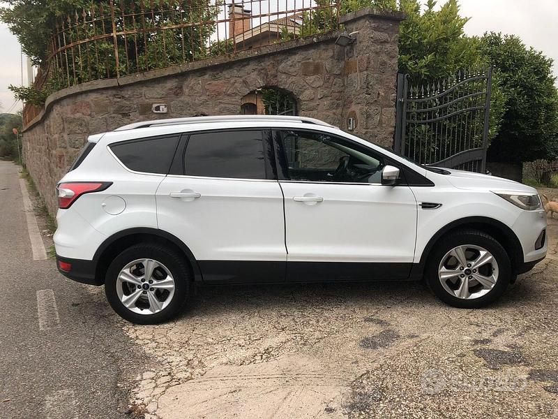 Usata Ford Kuga 120 CV (88 kW) 2017 Bianco SUV