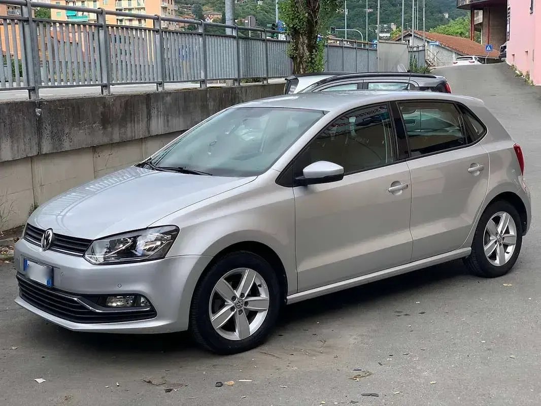 Usata VW Polo Trendline 75 CV (55 kW) 2016 Argento Berlina